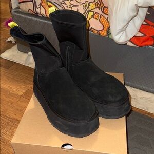 Black Ugg classic dipper